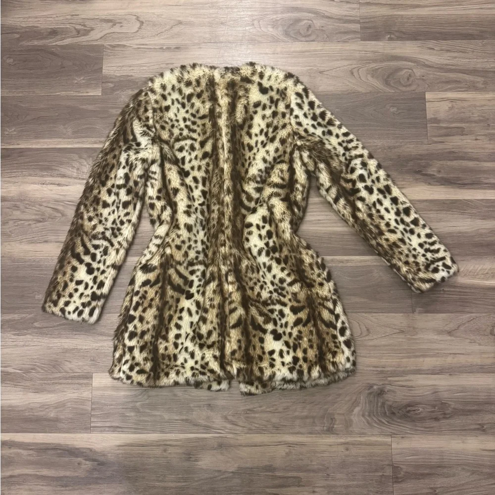 Stylish Animal Print Teddy Jacket - Picture 2 of 9